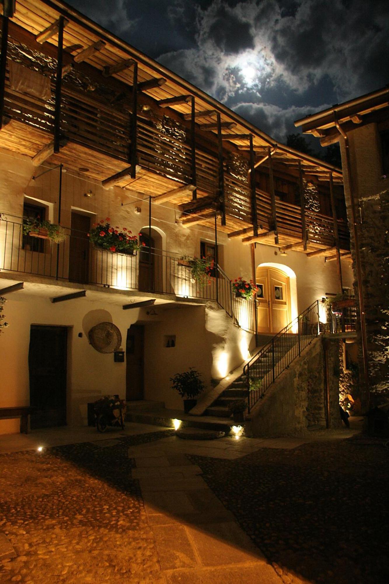 Ostello Del Castello تيرانو المظهر الخارجي الصورة