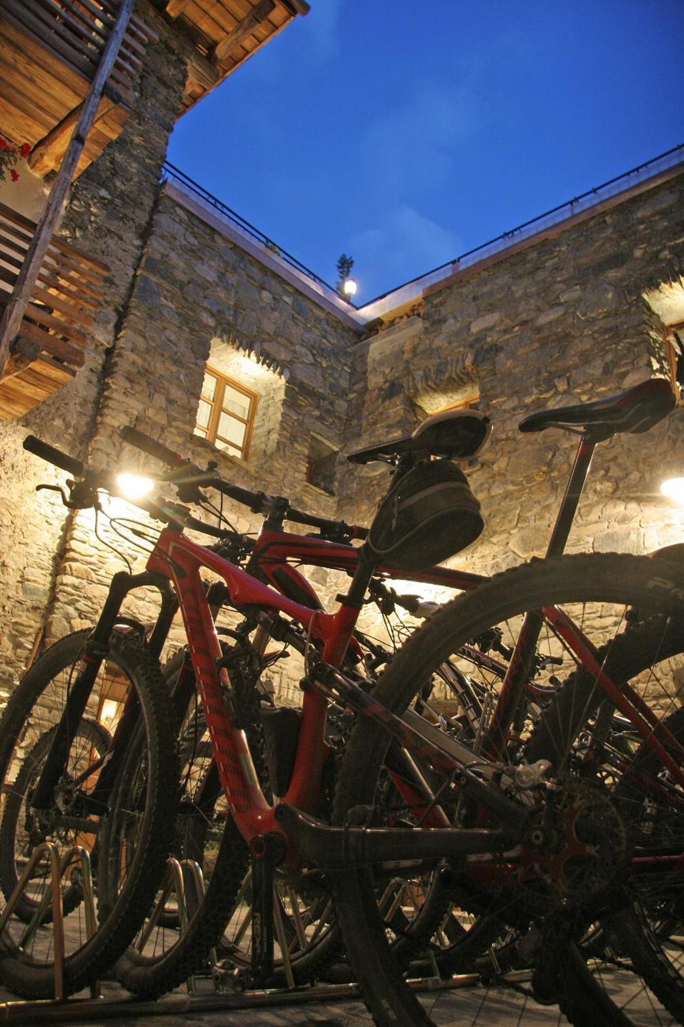 Ostello Del Castello تيرانو المظهر الخارجي الصورة