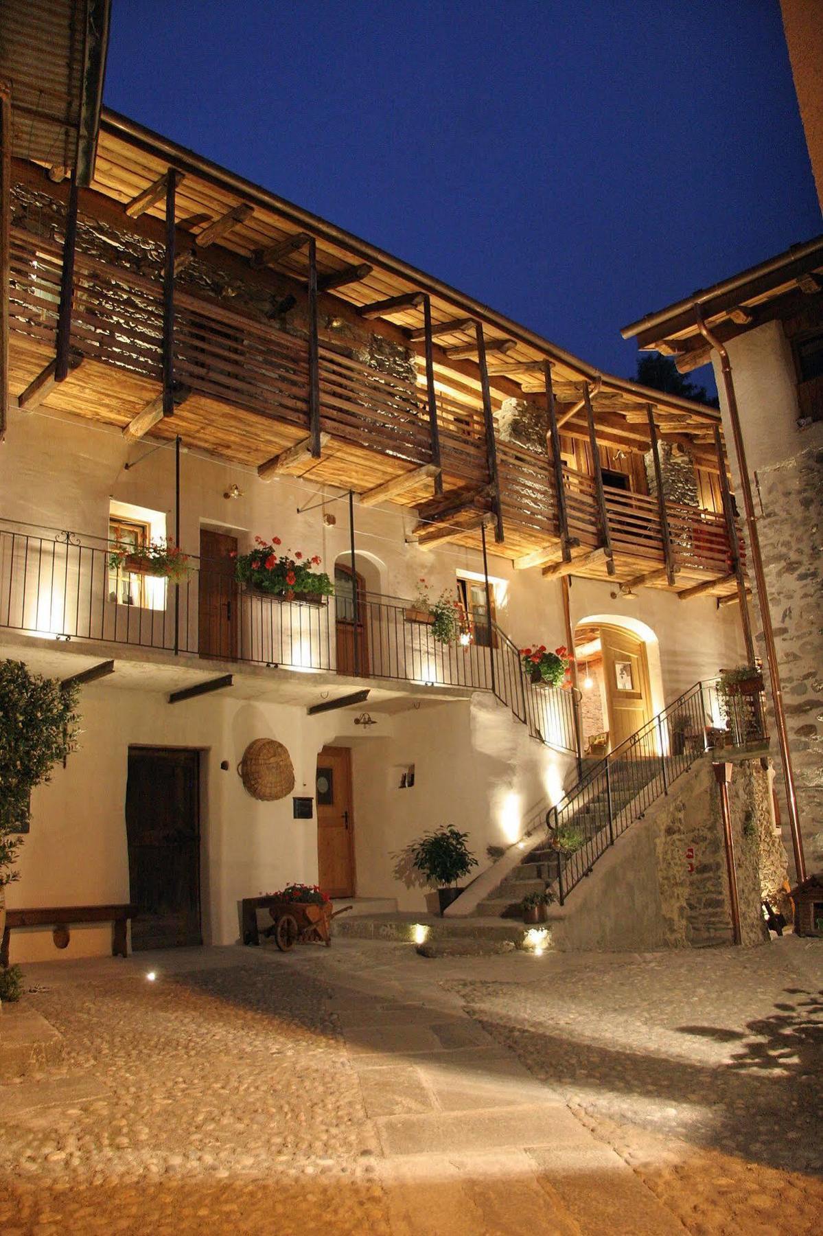 Ostello Del Castello تيرانو المظهر الخارجي الصورة